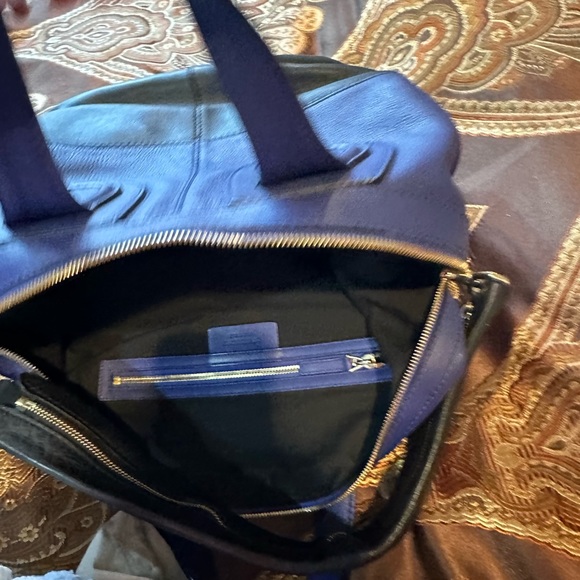 Vintage givenchy handbag. Pristine condition. 100% authentic - Picture 5 of 5